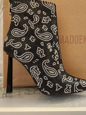 Steve Madden "Robyn" Rhinestone encrusted Heeled Booties. NIB. Size 6